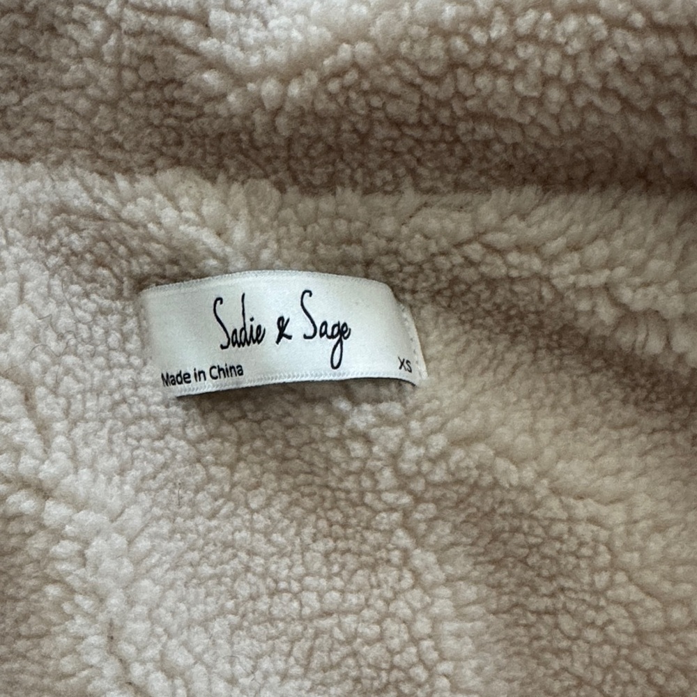 Sadie & Sage Cream Quilted Crop Puffer Jacket — Size XS - Picture 10 of 13